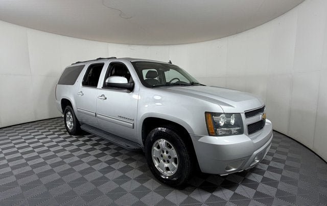 Used 2014 Chevrolet Suburban LT RWD image 1