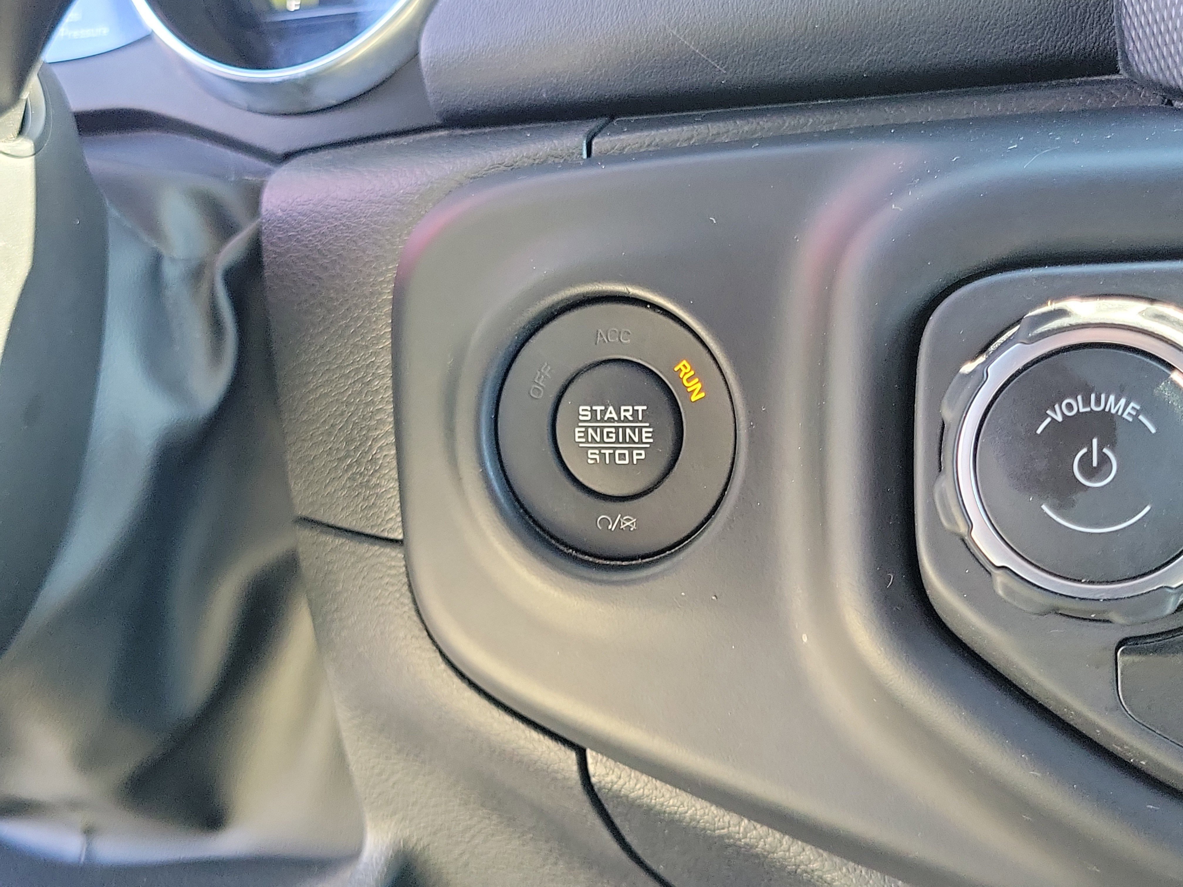 Used 2023 Jeep Wrangler Sahara image 28