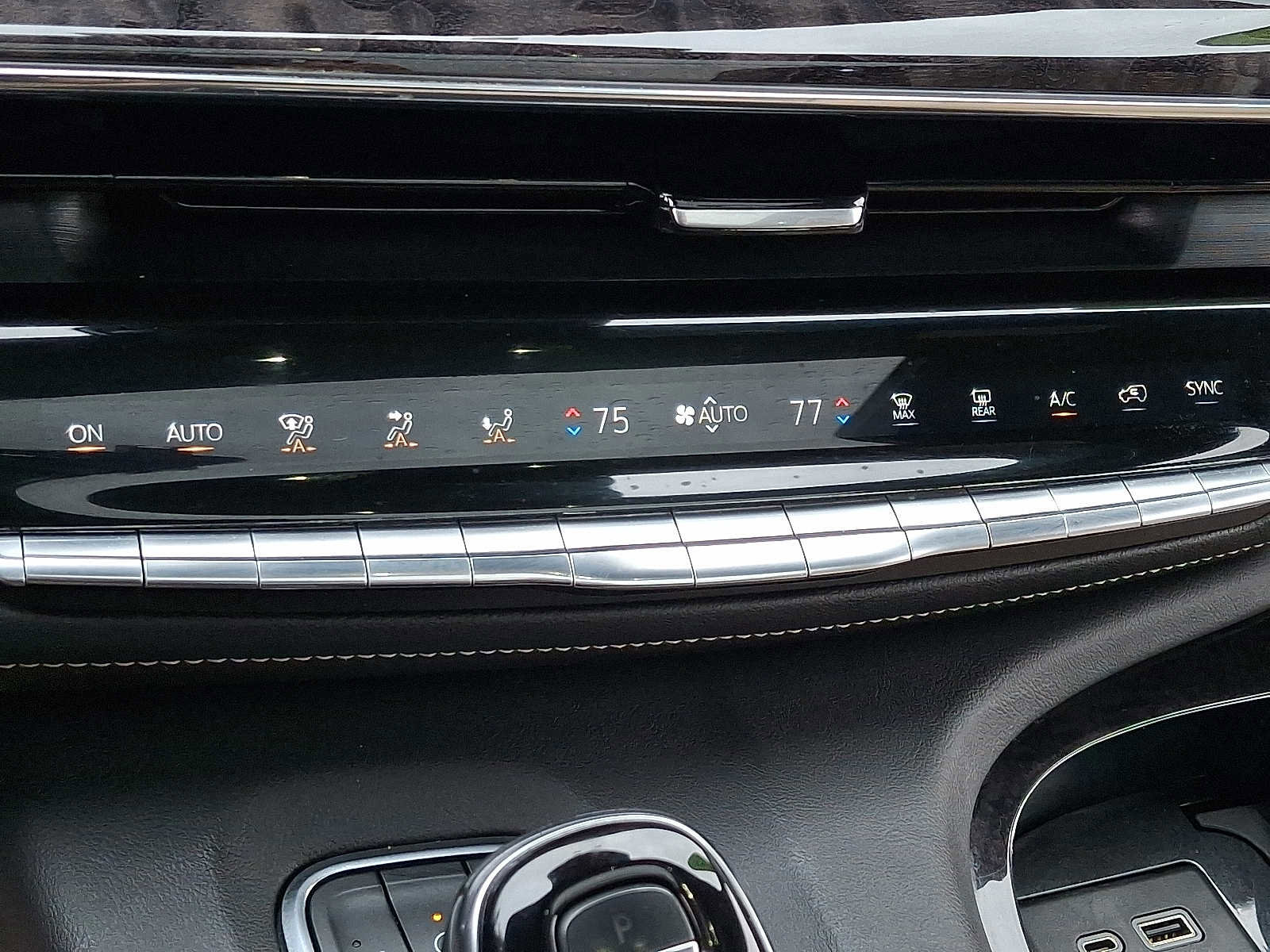 Used 2022 Cadillac Escalade ESV Premium Luxury image 18