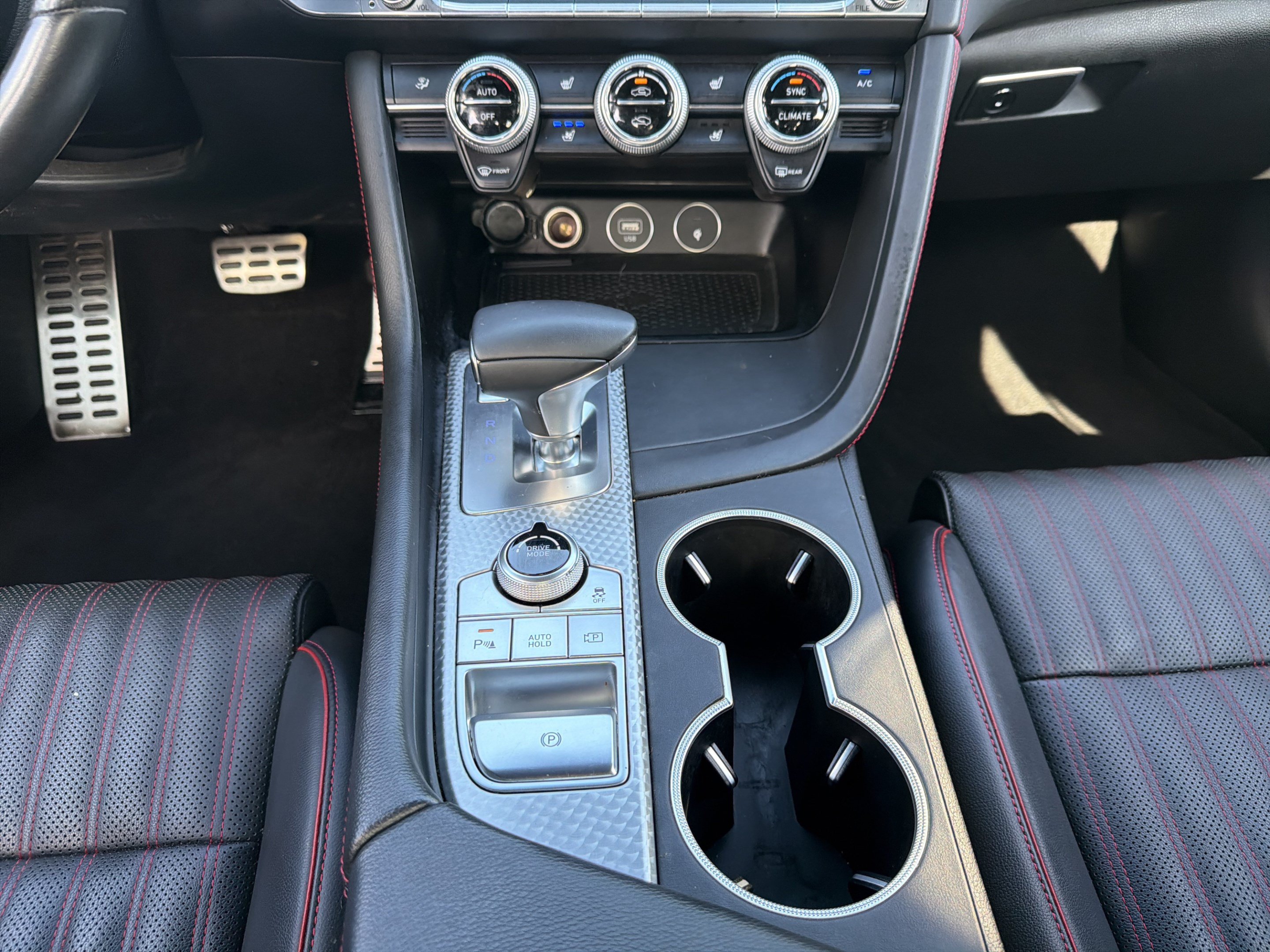 Used 2023 Genesis G70 2.0T w/ Sport Prestige Package RWD image 11
