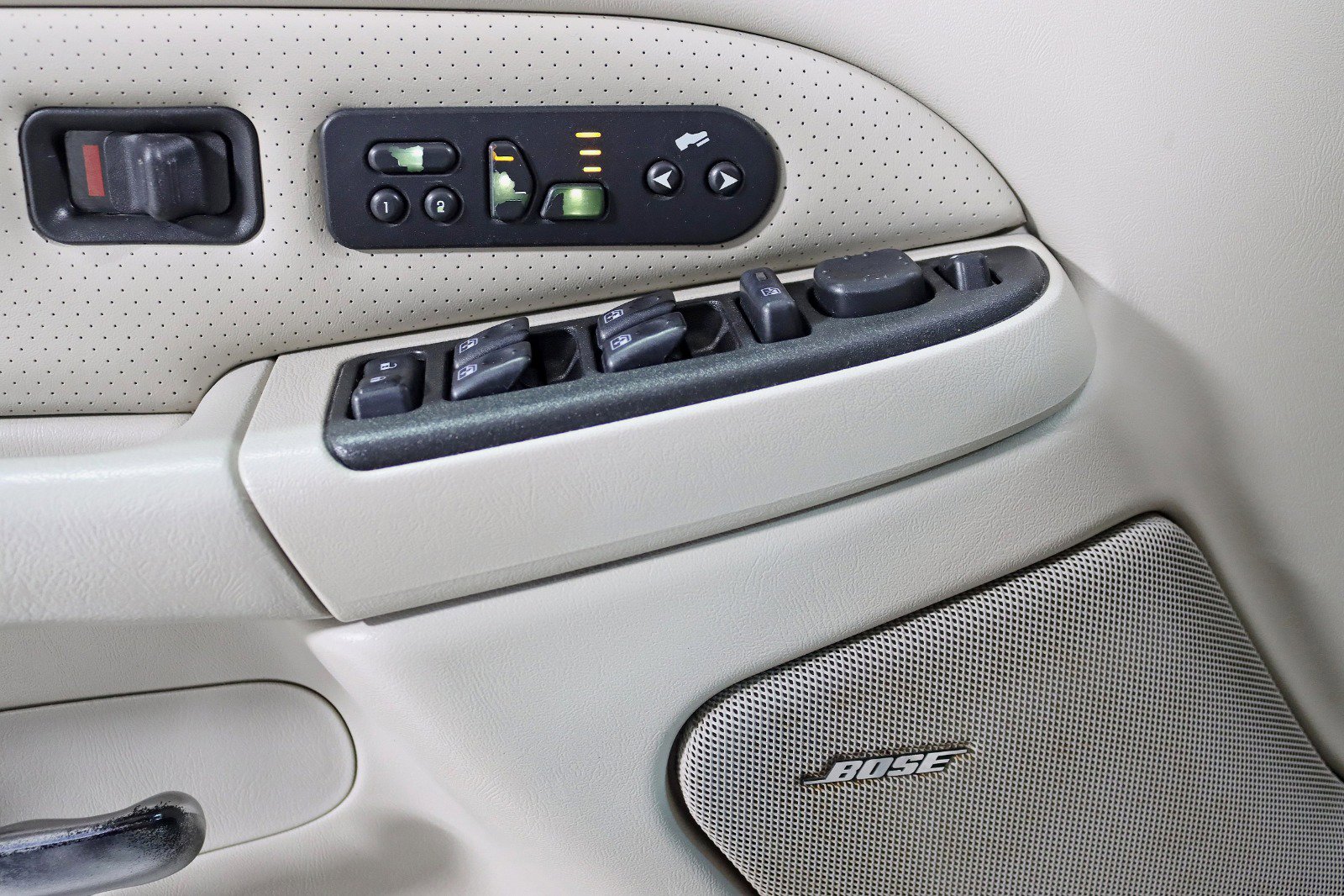 Used 2003 Cadillac Escalade EXT image 26