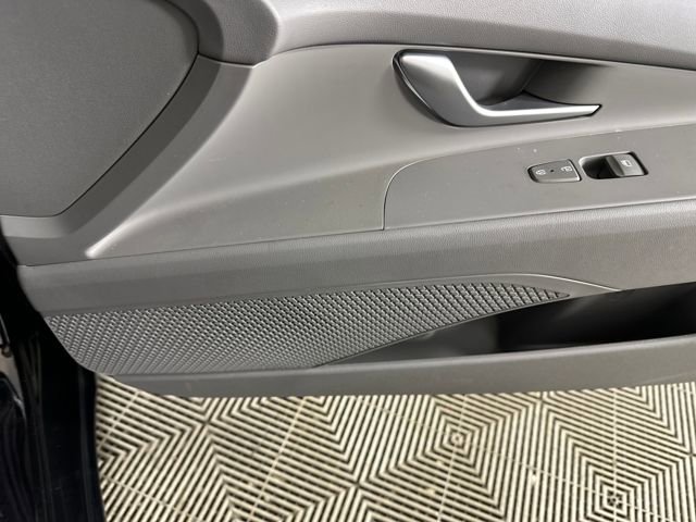 Used 2023 Hyundai Elantra SEL image 29