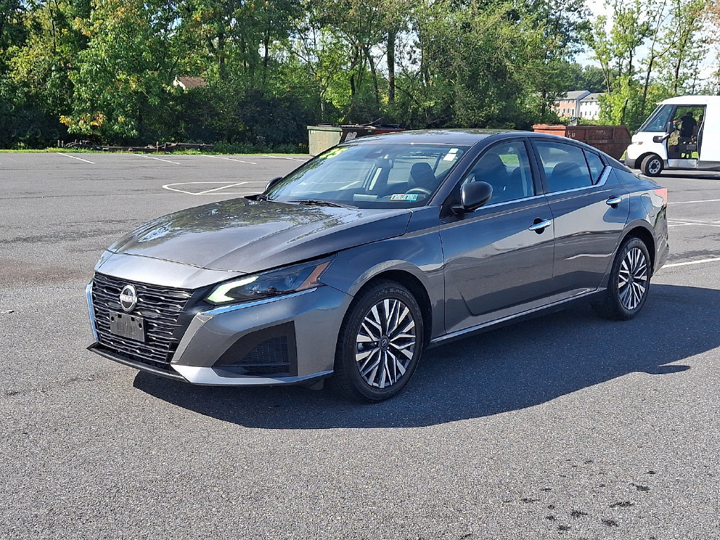 Used 2025 Nissan Altima 2.5 SV AWD/4WD image 3