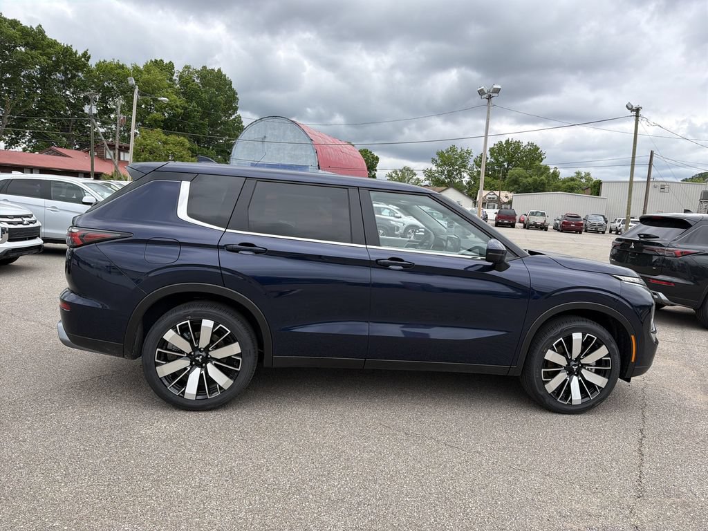 New 2026 Mitsubishi Outlander SE AWD/4WD image 2
