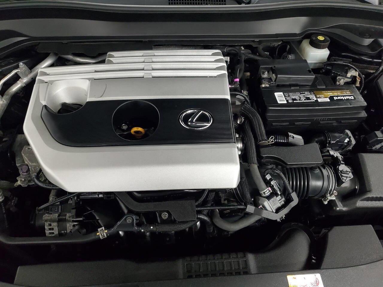 Used 2019 Lexus UX 200 w/ Premium Package image 4