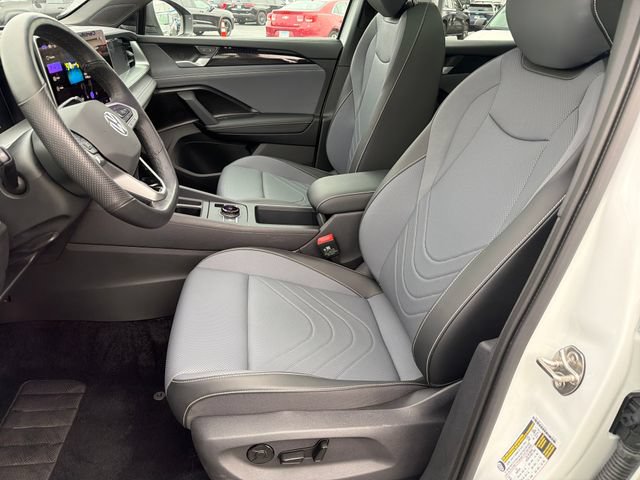 Used 2025 Volkswagen Tiguan SE R-Line AWD/4WD image 10