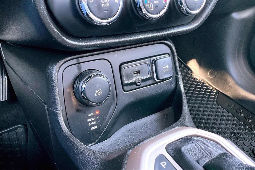 Used 2017 Jeep Renegade Latitude w/ Cold Weather Group AWD/4WD image 22