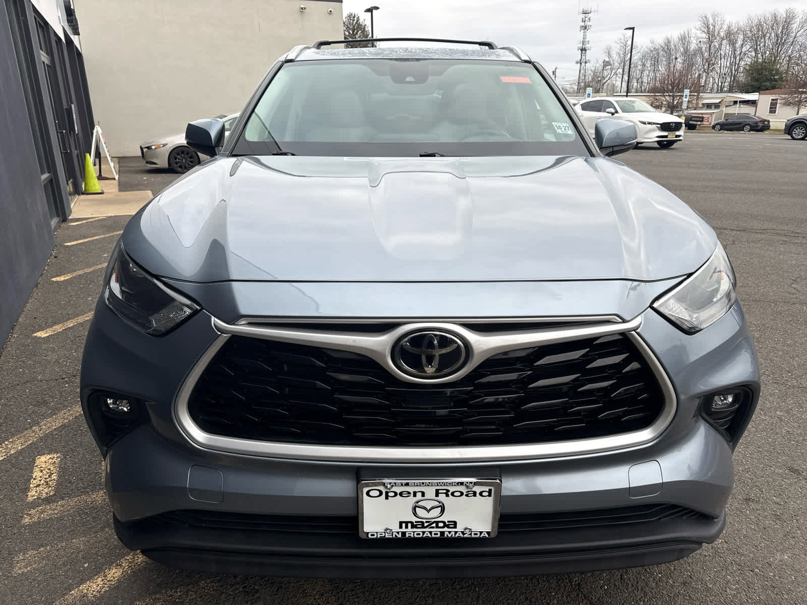 Used 2022 Toyota Highlander XLE image 1