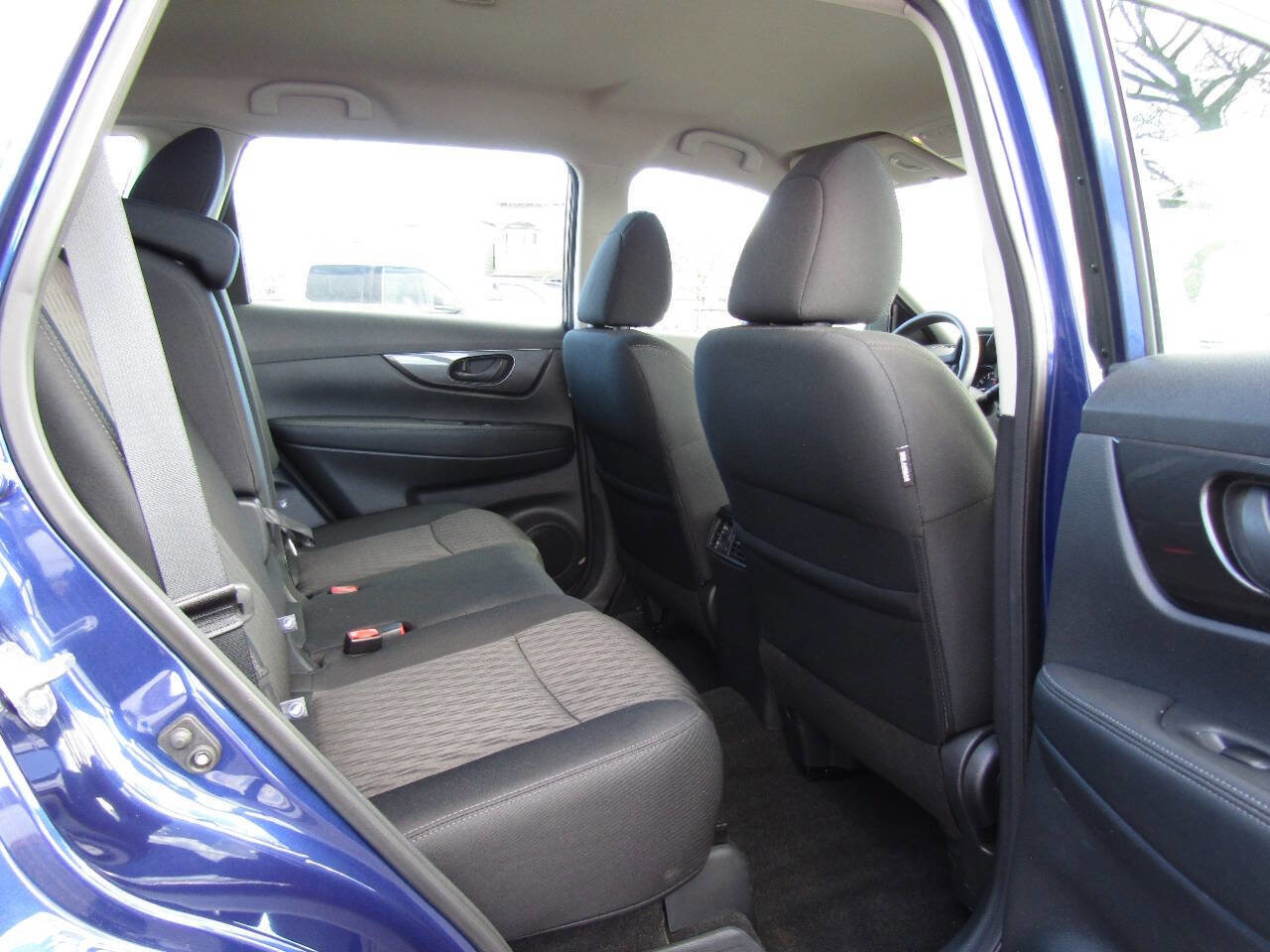 Used 2020 Nissan Rogue S image 22