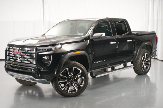 Used 2024 GMC Canyon Denali AWD/4WD image 1
