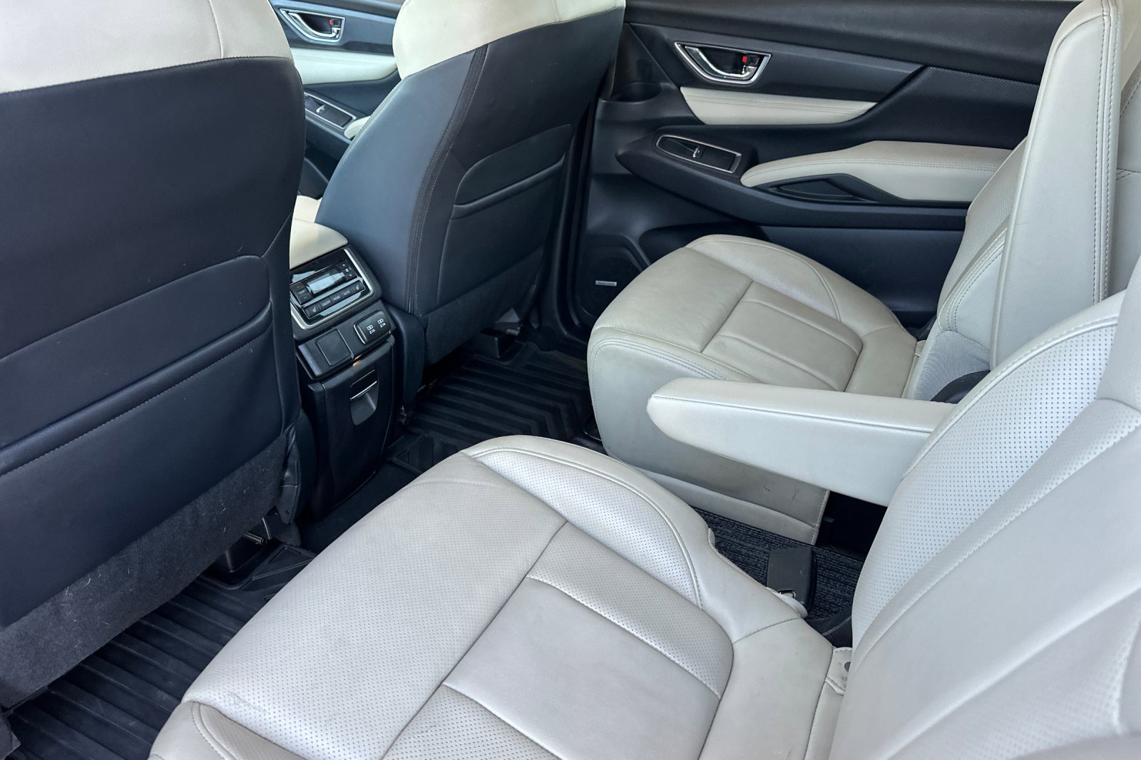 Used 2019 Subaru Ascent Limited AWD/4WD image 12