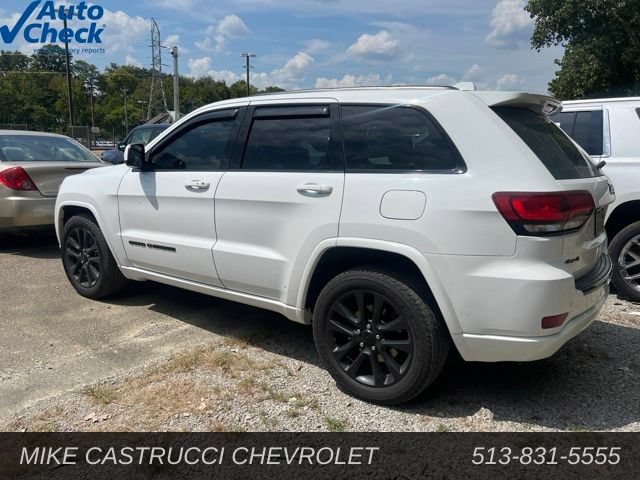 Used 2017 Jeep Grand Cherokee Altitude AWD/4WD image 3