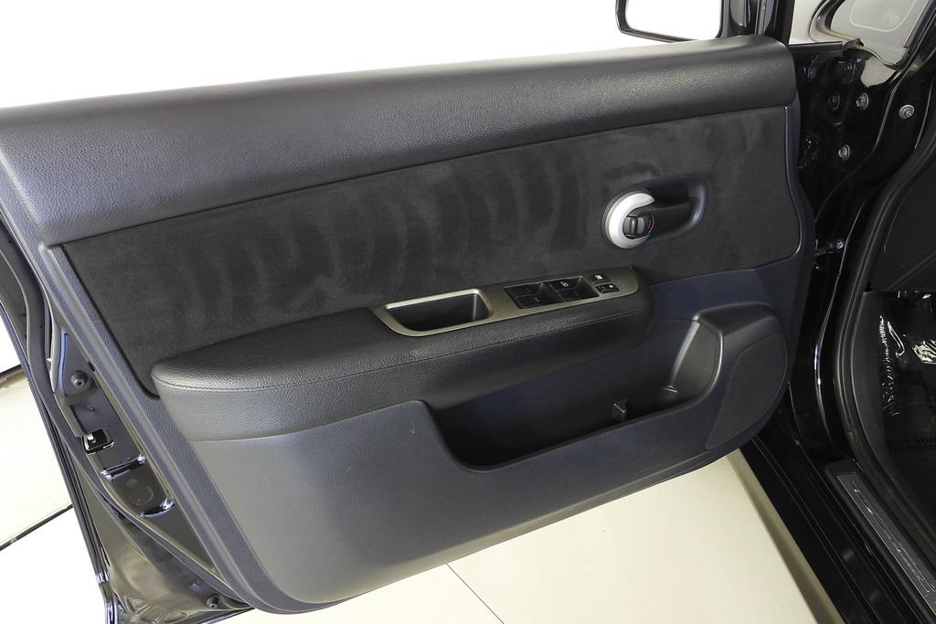 Used 2012 Nissan Versa Hatchback w/ SL Navigation Pkg FWD image 11