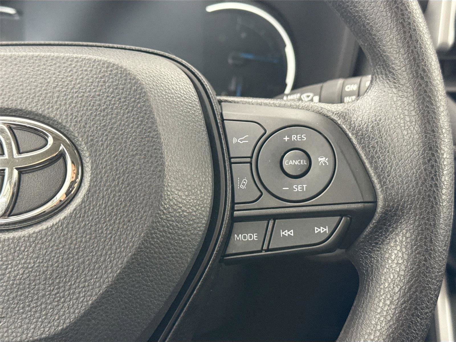 Certified 2025 Toyota RAV4 XLE AWD/4WD image 18