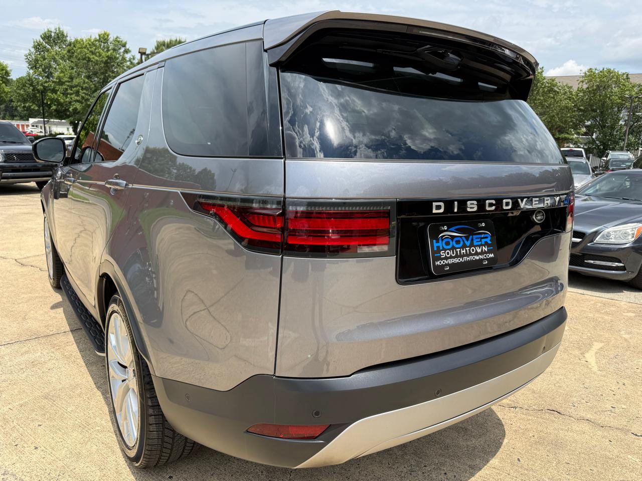 Used 2022 Land Rover Discovery S AWD/4WD image 3