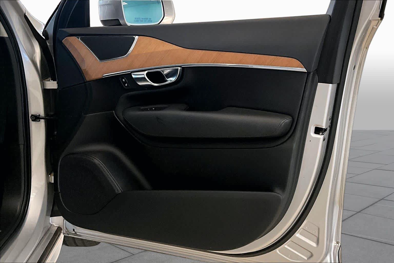 Used 2022 Volvo XC90 T5 Momentum w/ Climate Package FWD image 21
