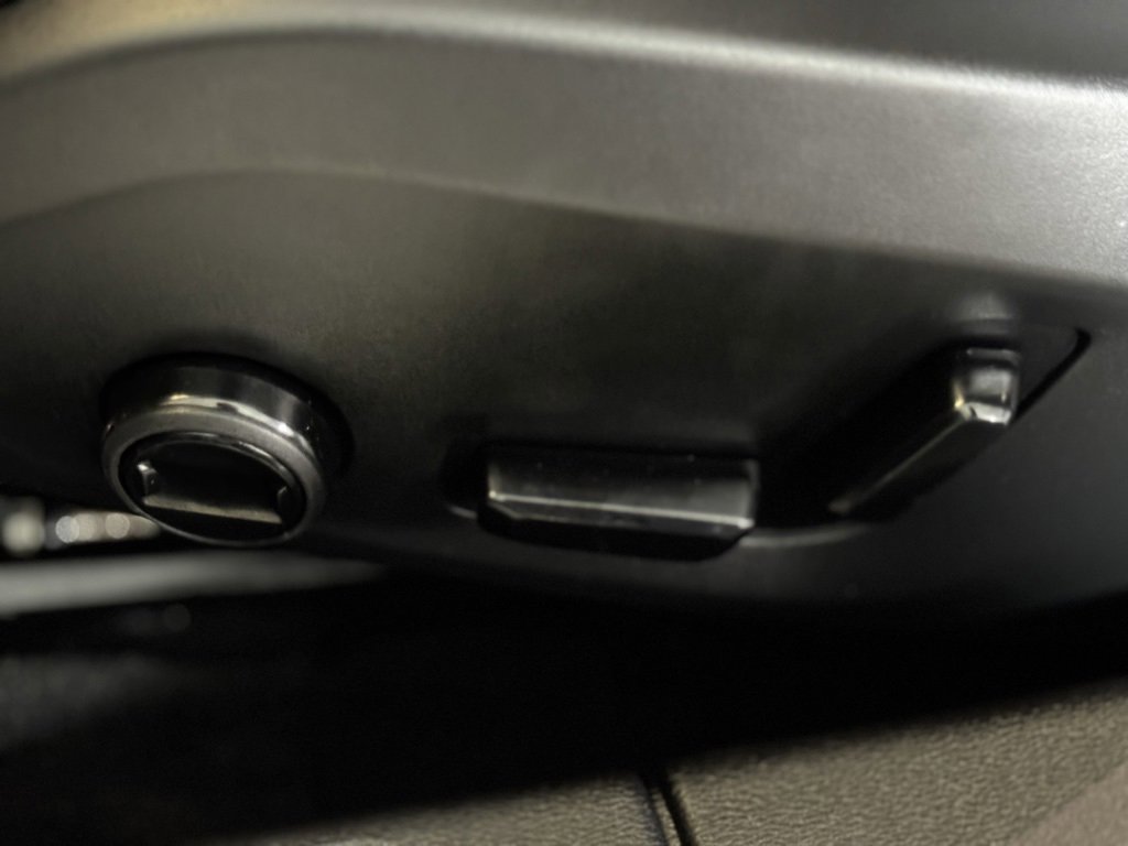 Used 2021 Volvo V60 T5 Cross Country w/ Climate Package image 18