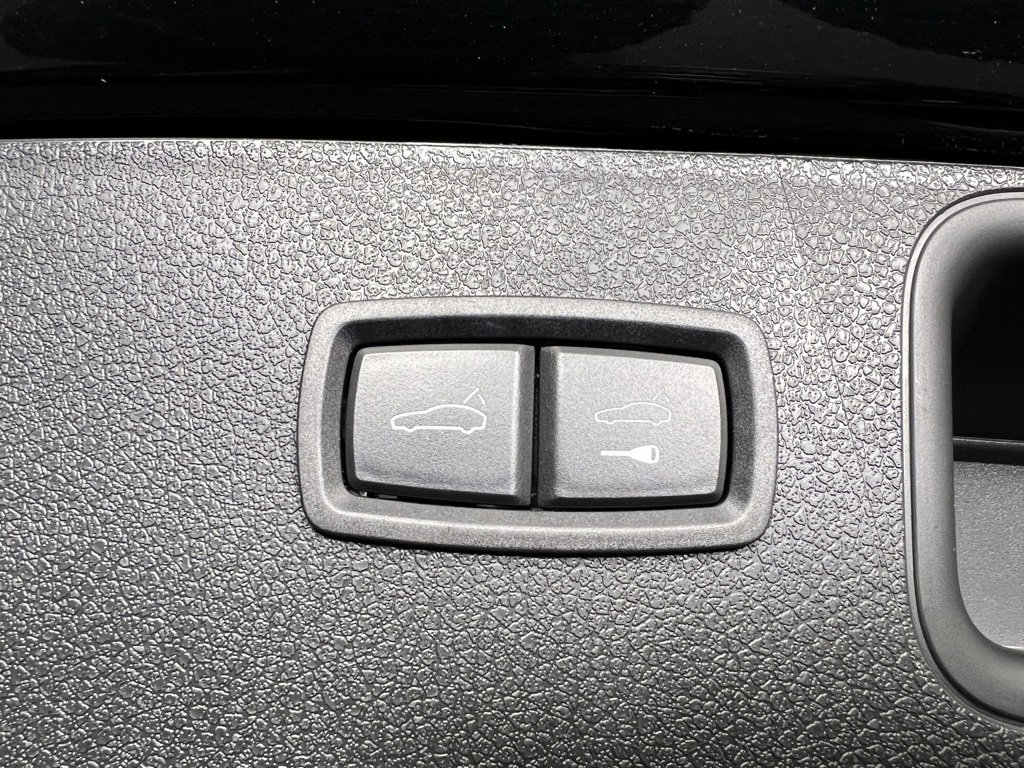 Used 2025 Porsche Macan image 18