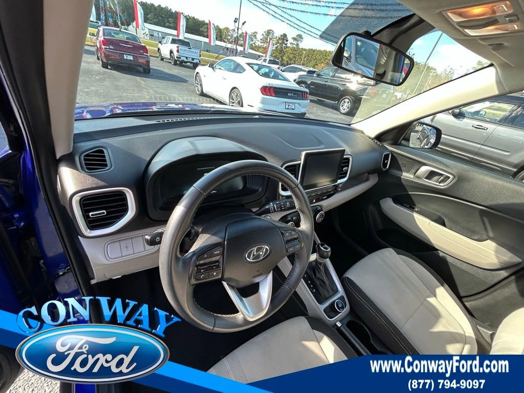 Used 2024 Hyundai Venue SEL video 2
