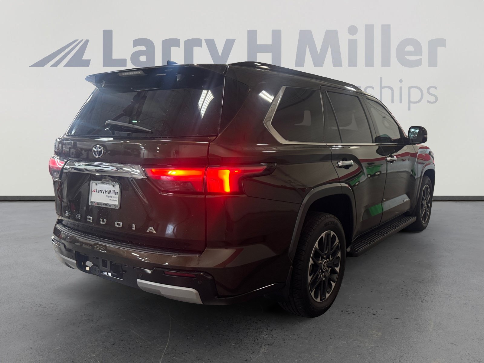 Used 2023 Toyota Sequoia Limited RWD image 5