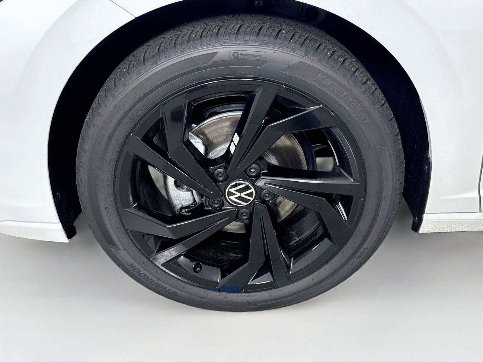 New 2027 Volkswagen Jetta SE FWD image 30