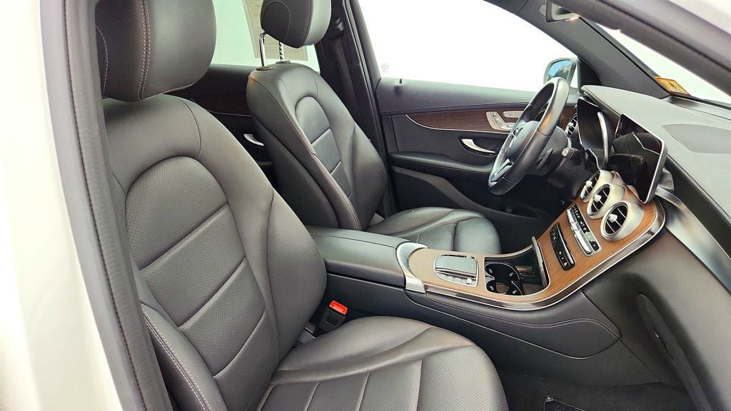 Used 2020 Mercedes-Benz GLC 300 4MATIC image 22