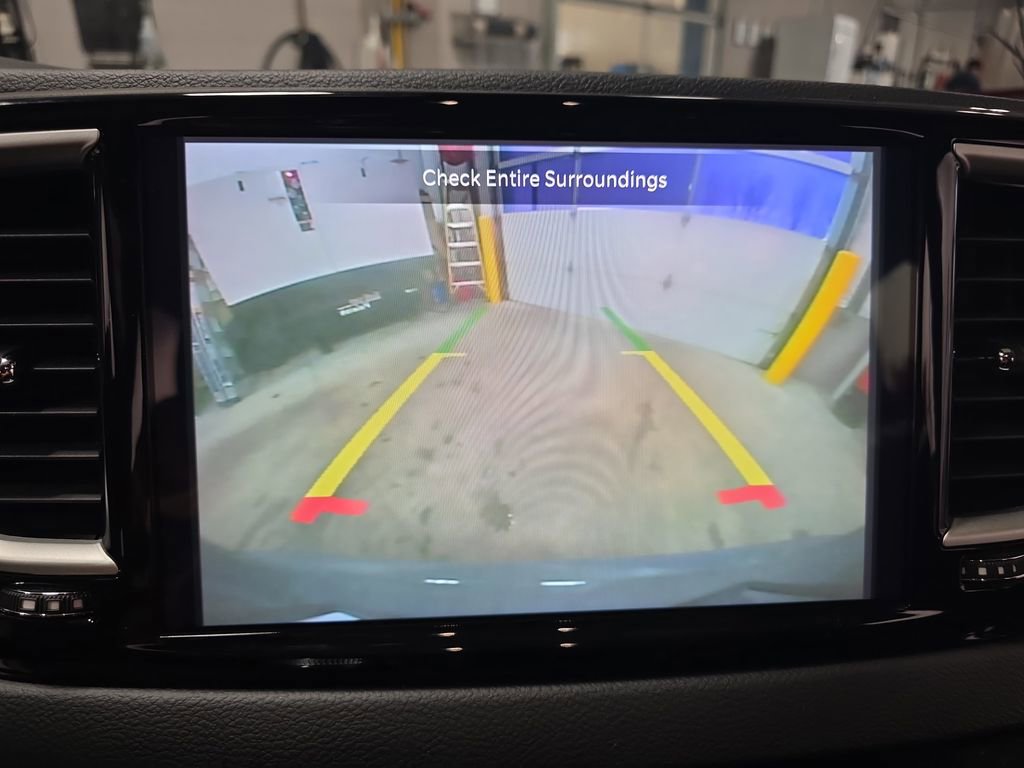 Used 2023 Chrysler Pacifica Touring-L image 25