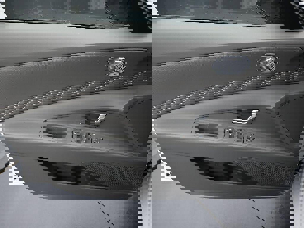 New 2025 Hyundai Elantra Sport image 18