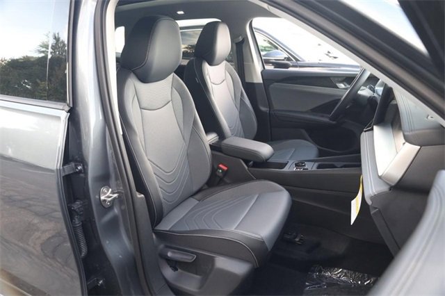 New 2025 Volkswagen Tiguan SE image 24