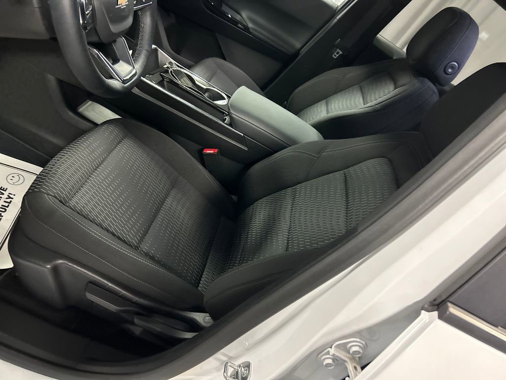 Used 2025 Chevrolet Equinox LT w/ Safety and Technology Package image 12
