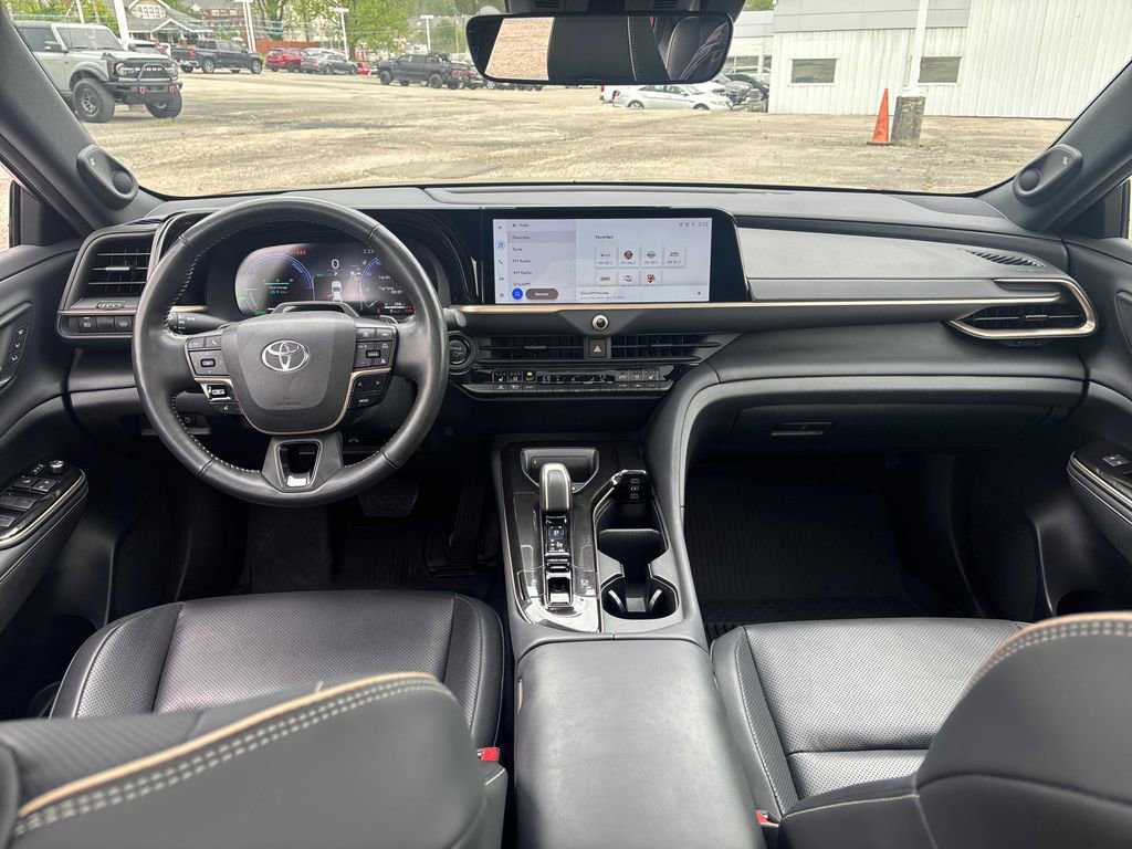Used 2024 Toyota Crown Platinum AWD/4WD image 22