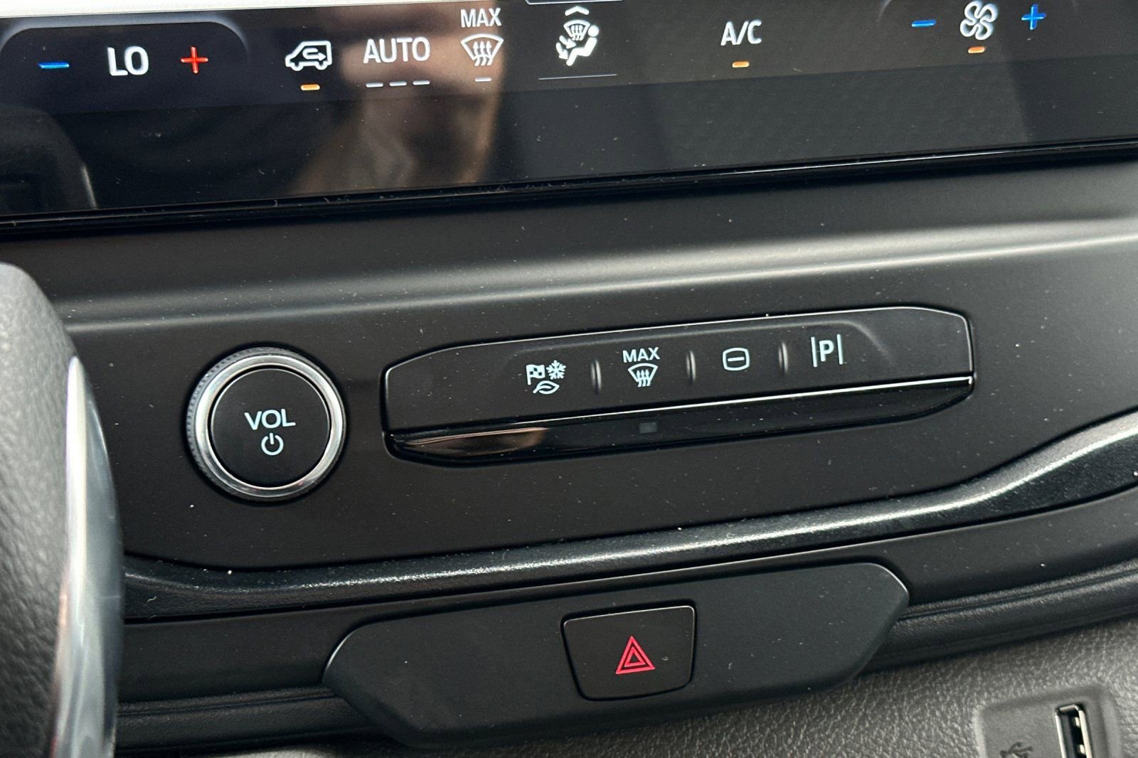 New 2026 Ford Transit 250 148 Medium Roof w/ Load Area Protection Package image 19