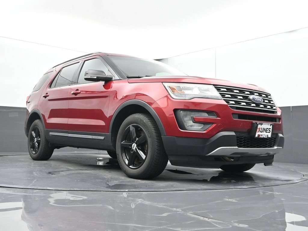Used 2016 Ford Explorer XLT w/ Equipment Group 202A AWD/4WD image 24