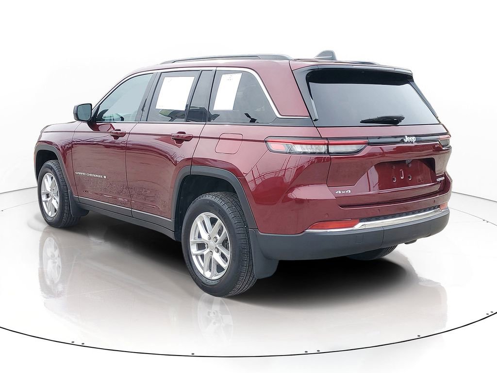 Used 2024 Jeep Grand Cherokee Laredo X AWD/4WD image 3
