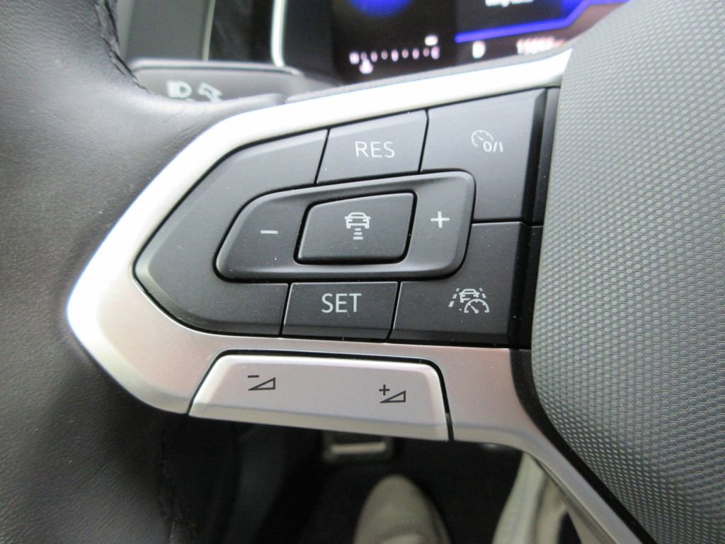 Used 2024 Volkswagen Jetta Sport image 23