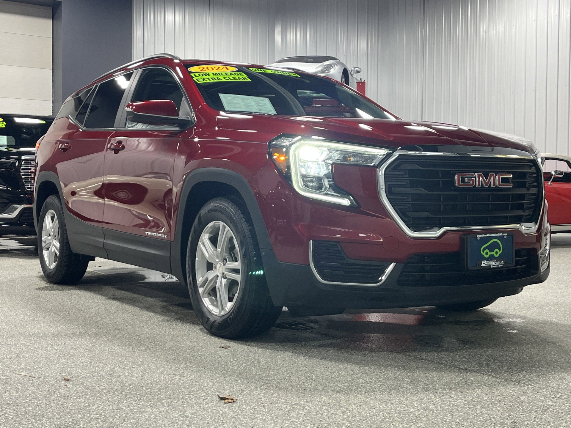 Certified 2024 GMC Terrain SLE w/ Driver Convenience Package image 6