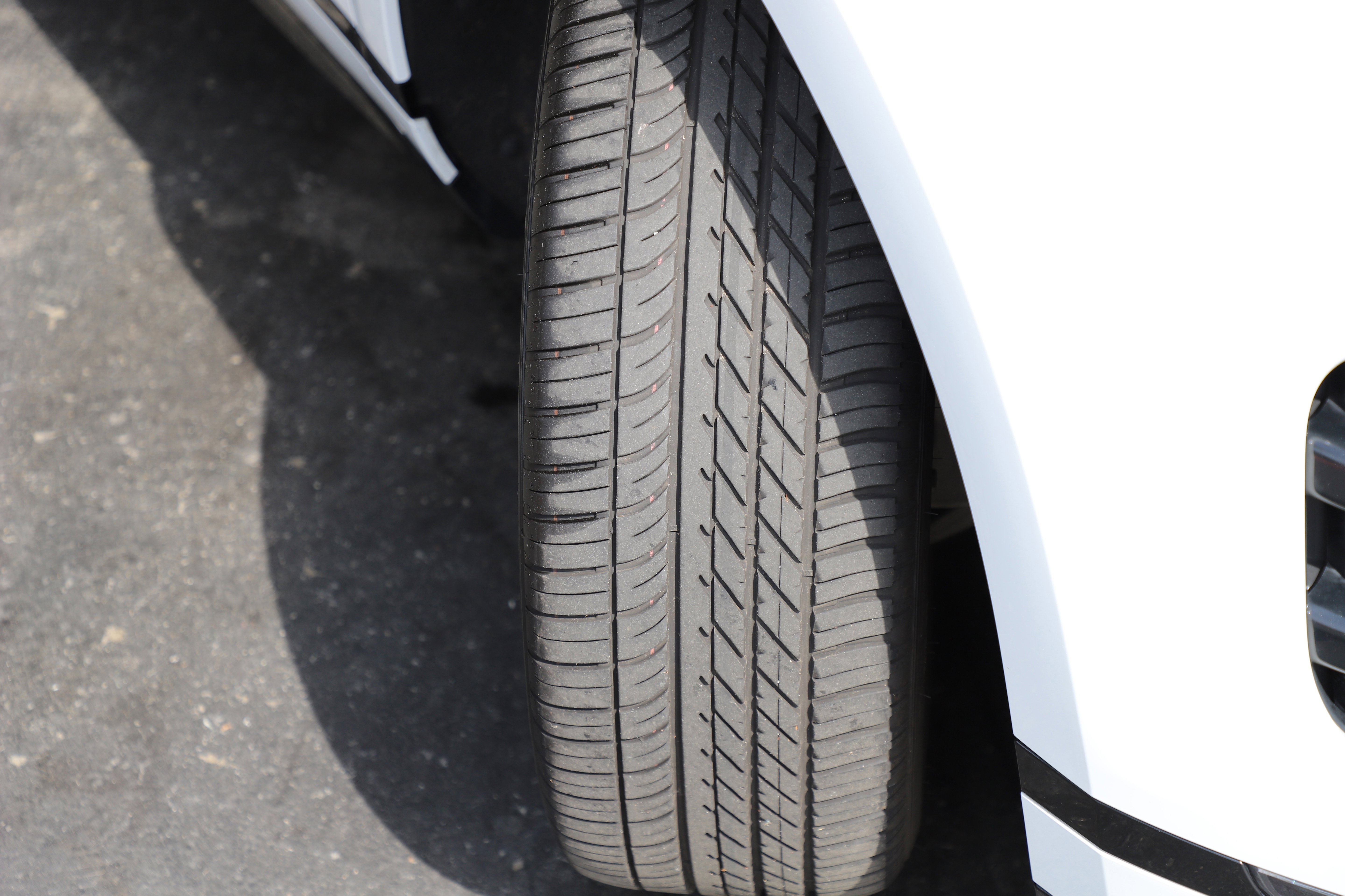 Certified 2025 Land Rover Range Rover Evoque Dynamic SE image 3