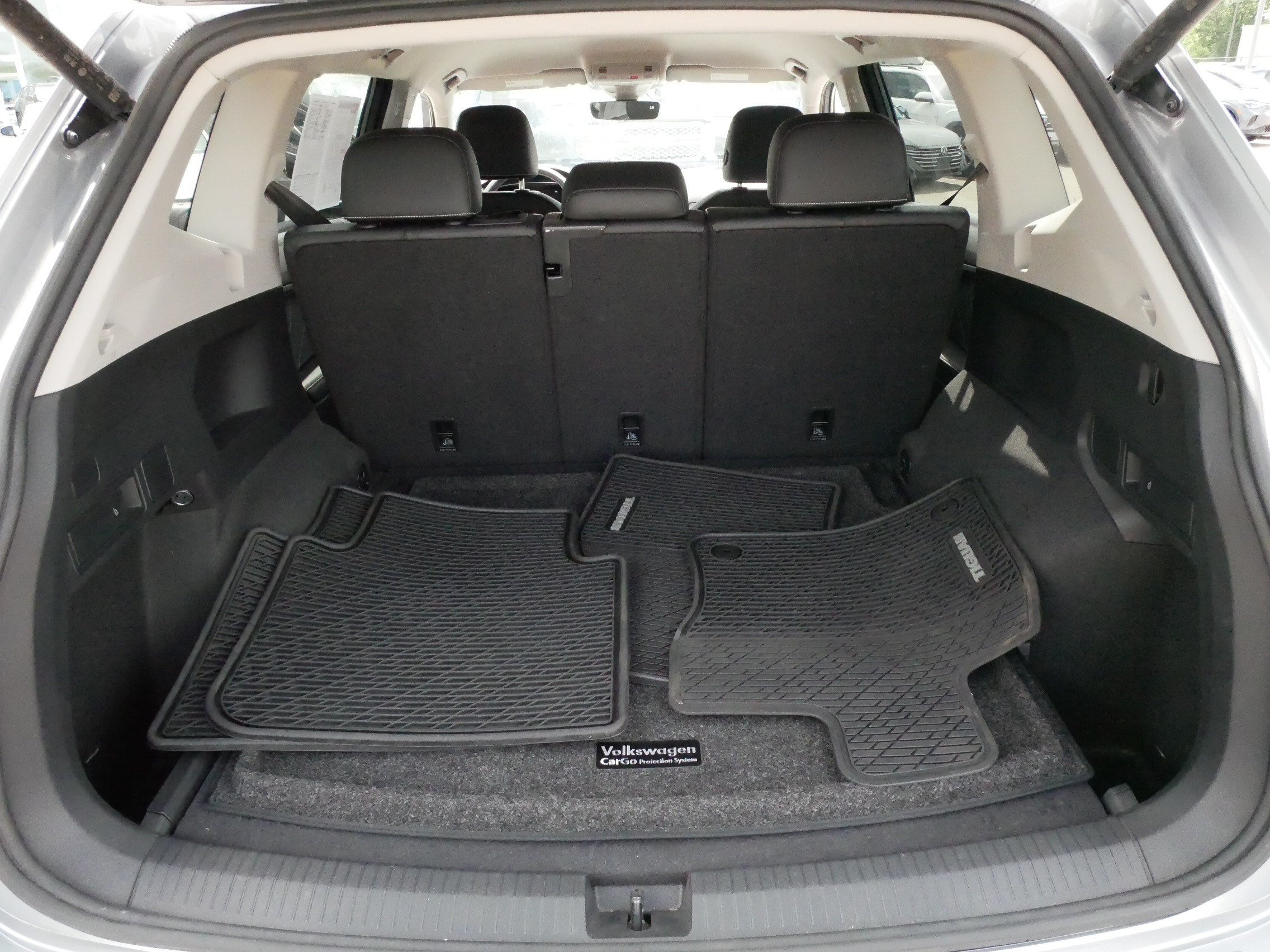 Used 2024 Volkswagen Tiguan SE AWD/4WD image 18