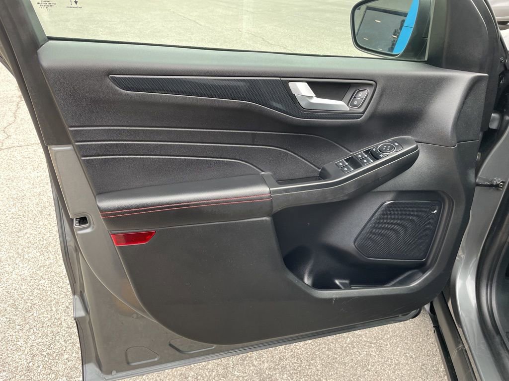 Used 2025 Ford Escape ST-Line w/ Equipment Group 301A image 5