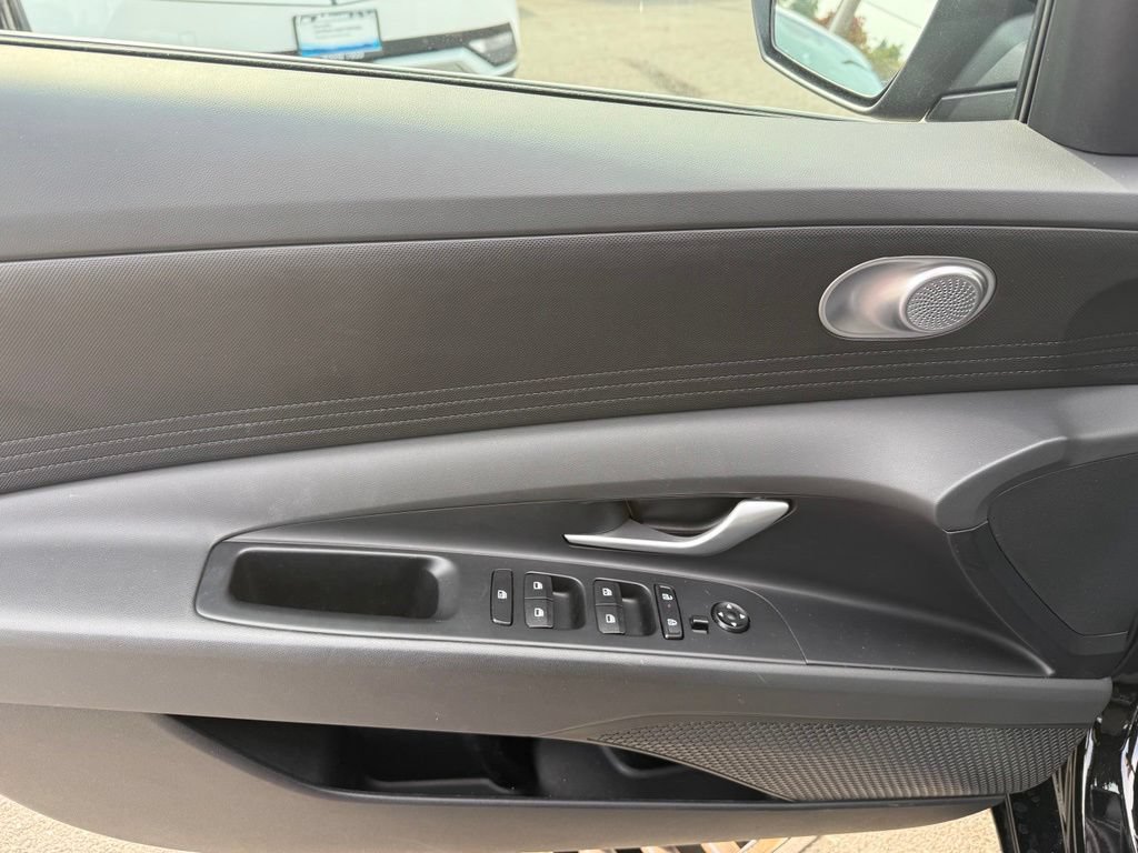Certified 2025 Hyundai Elantra Hybrid FWD image 29