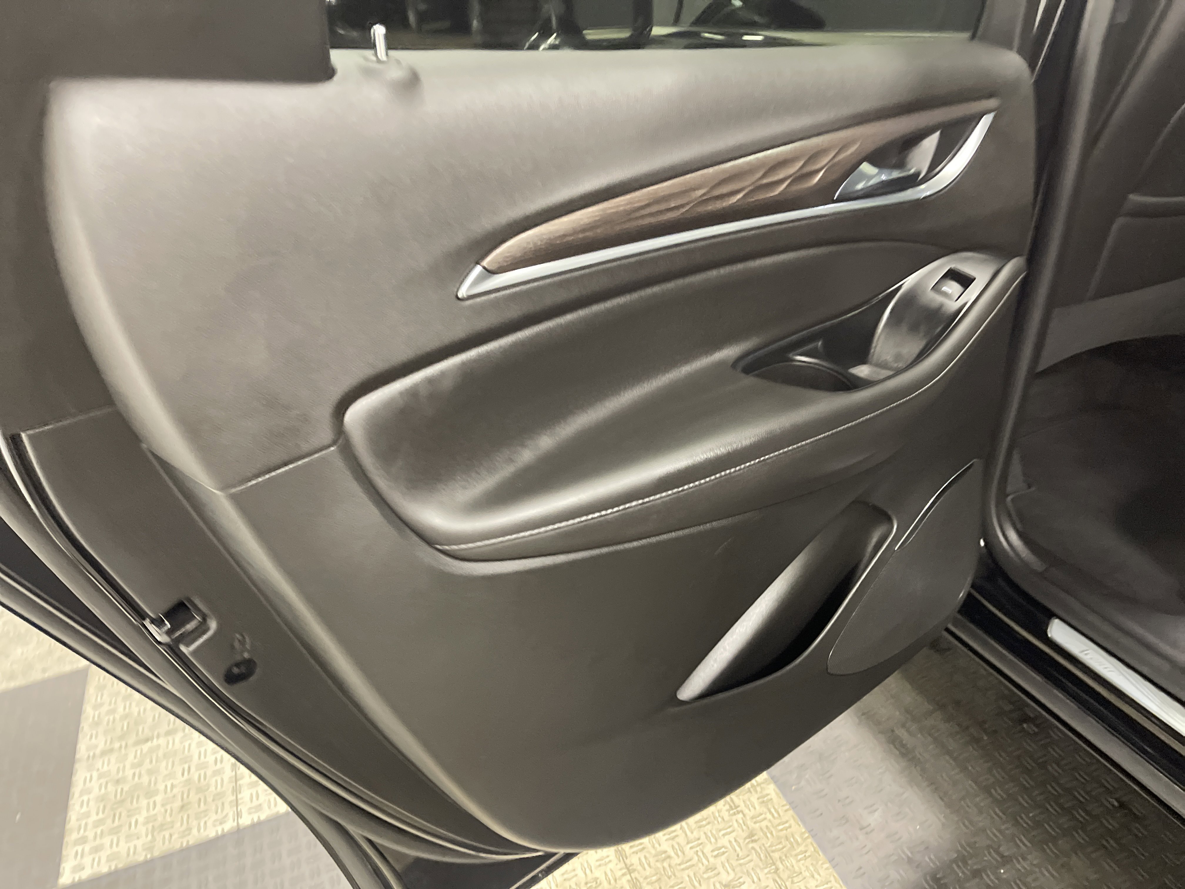 Used 2024 Buick Enclave Avenir image 15