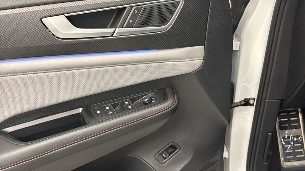 Used 2024 Volkswagen Atlas Peak Edition SEL image 21