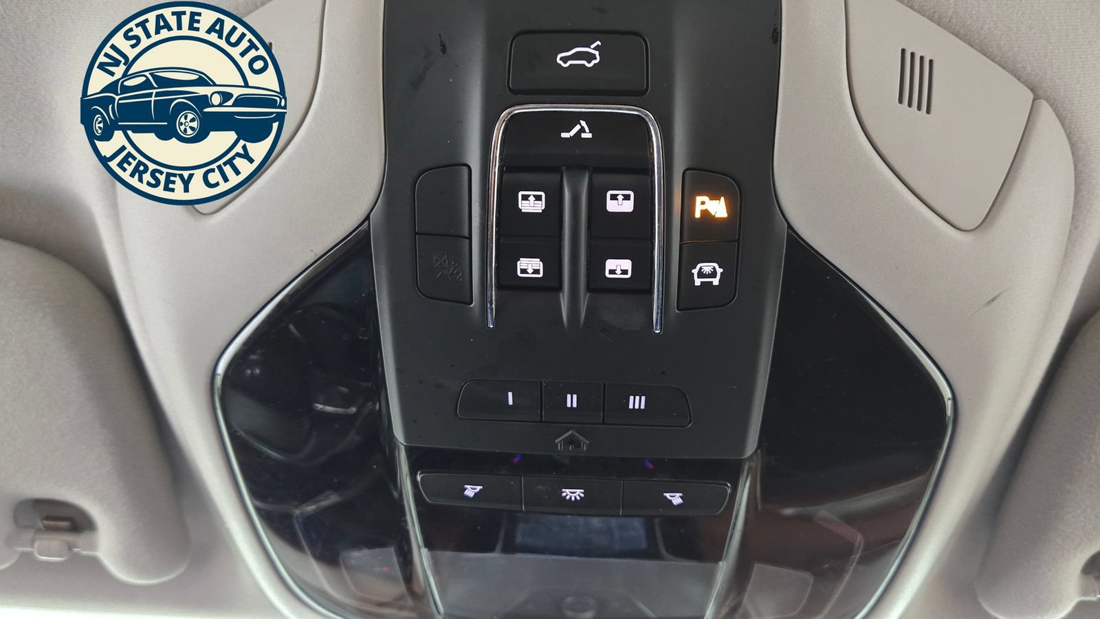 Used 2019 Maserati Levante GranLusso AWD/4WD image 24