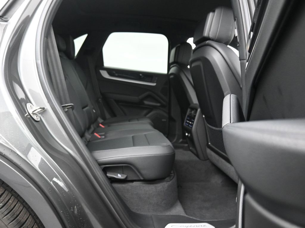 Certified 2025 Porsche Cayenne image 20