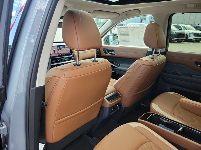 New 2026 Nissan Pathfinder Platinum AWD/4WD image 14