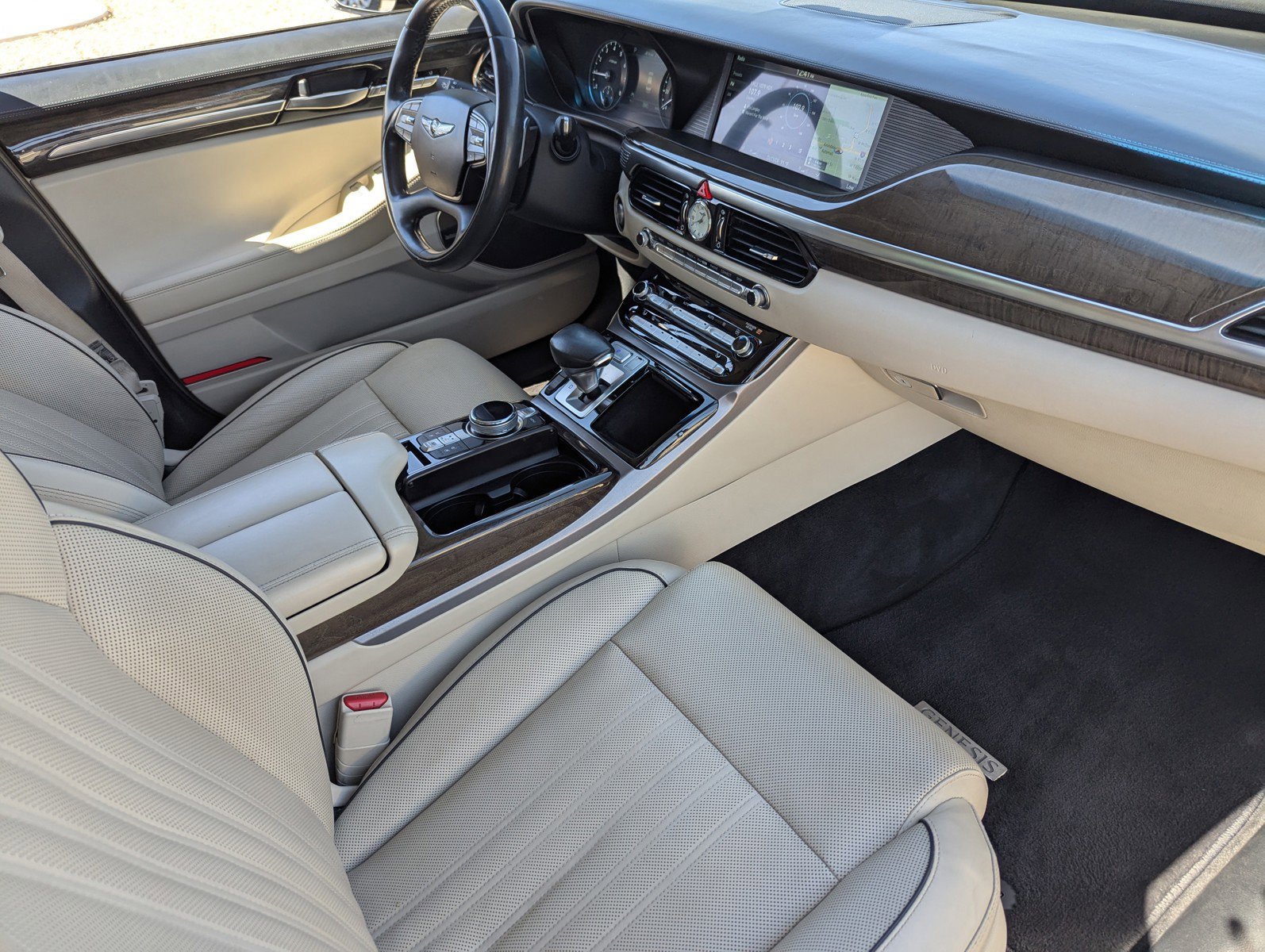 Used 2018 Genesis G90 3.3T Premium image 12