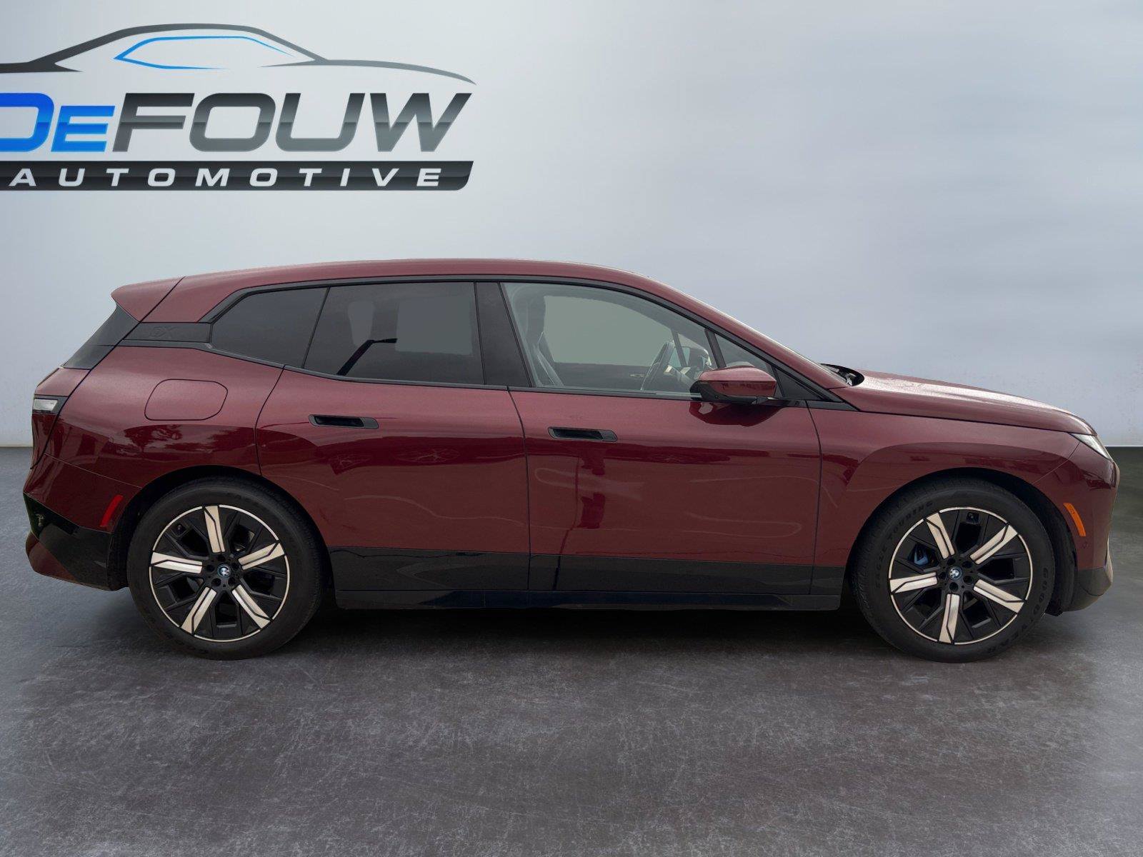 Used 2023 BMW iX xDrive50 w/ Premium Package AWD/4WD image 12