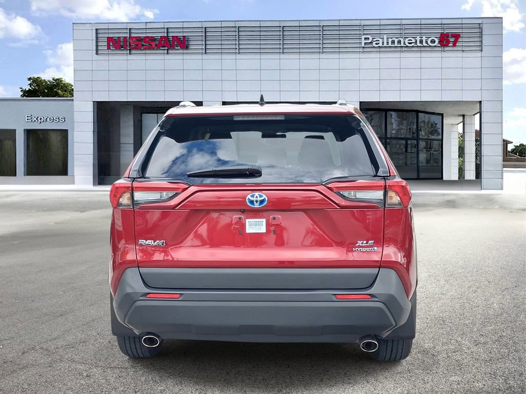 Used 2024 Toyota RAV4 XLE w/ Convenience Package image 5