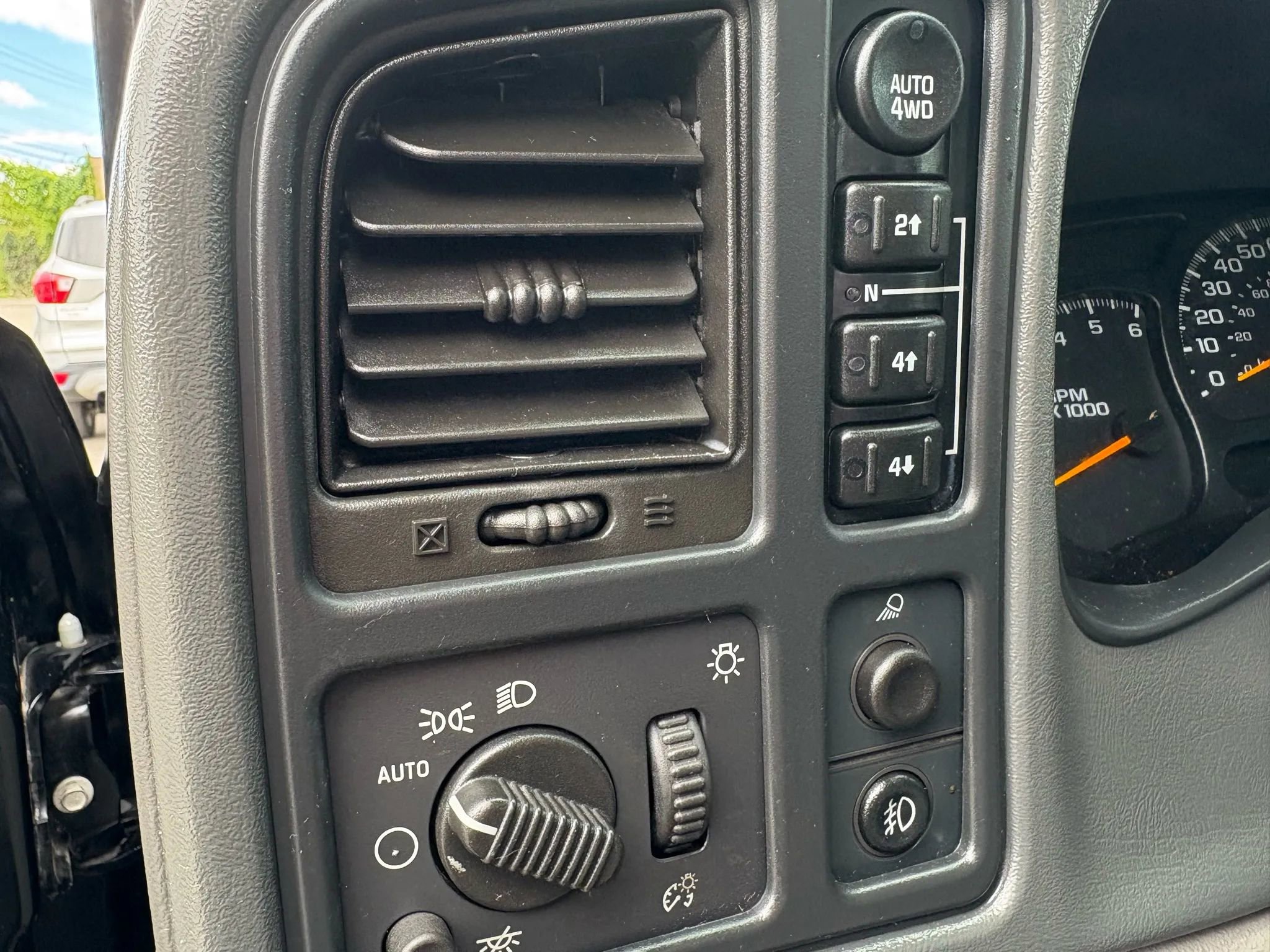 Used 2005 Chevrolet Avalanche Z71 w/ Preferred Equipment Group image 22