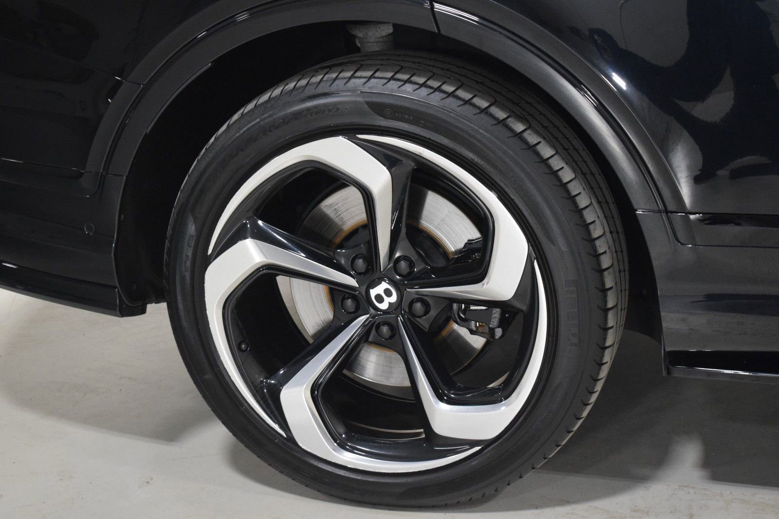 Certified 2022 Bentley Bentayga image 6